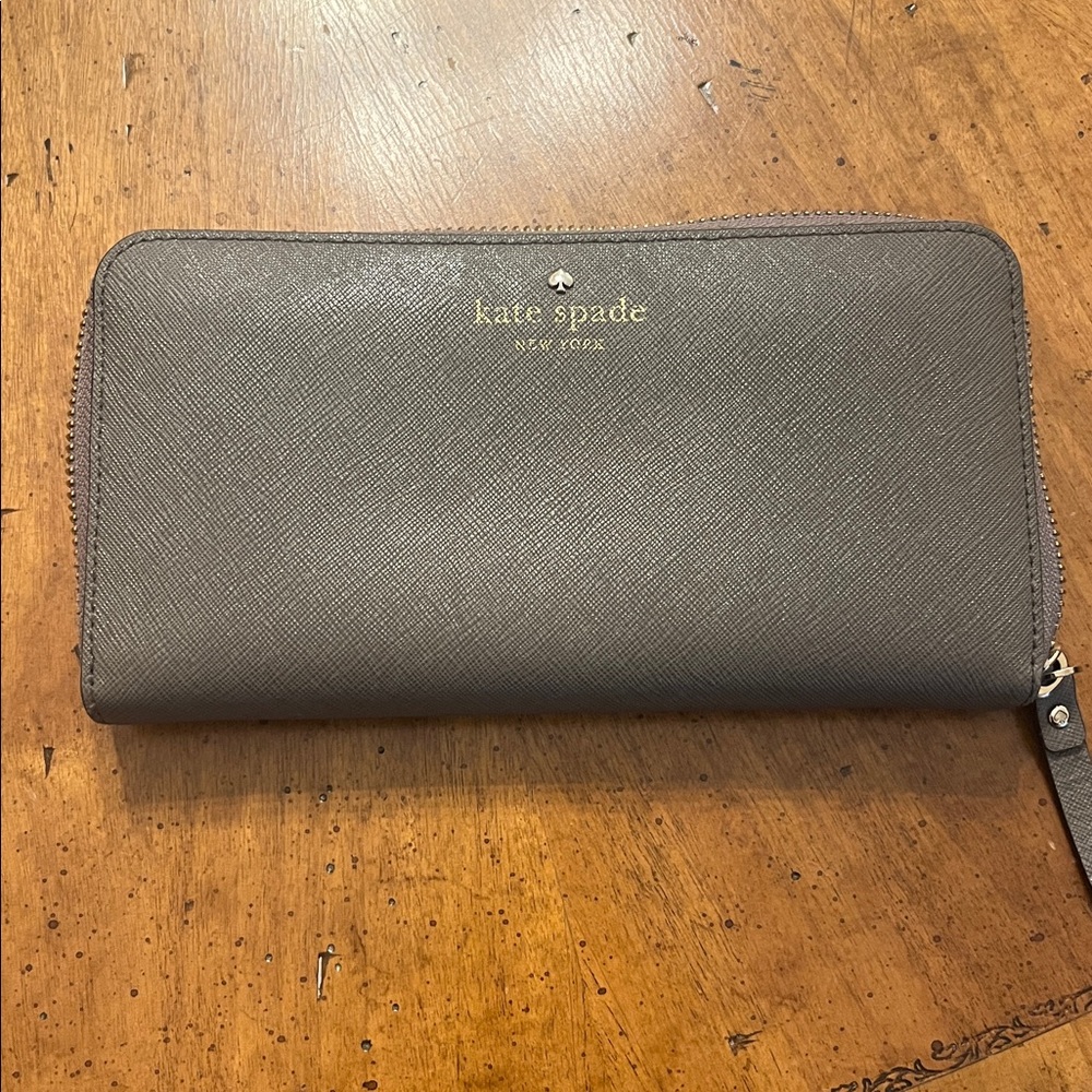 Kate Spade Grey Wallet with zipper